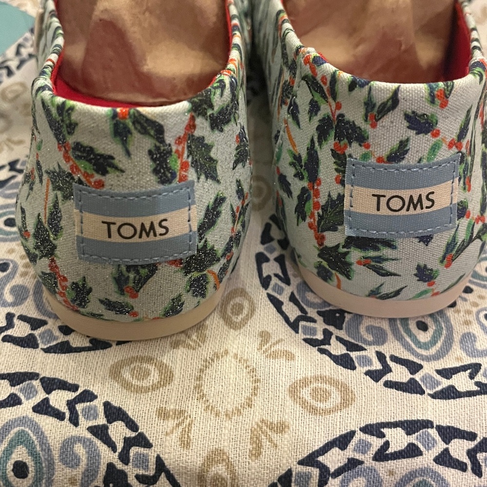 Toms Mint Holly Jolly Classic Canvas Loafers - Size 7 - Picture 3 of 4